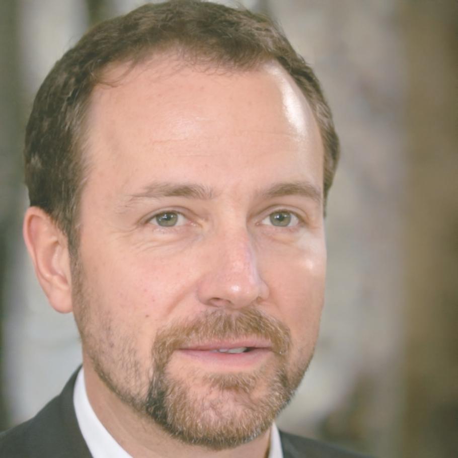 Portrait de Théodore Blanchard, expert en apprentissage à distance